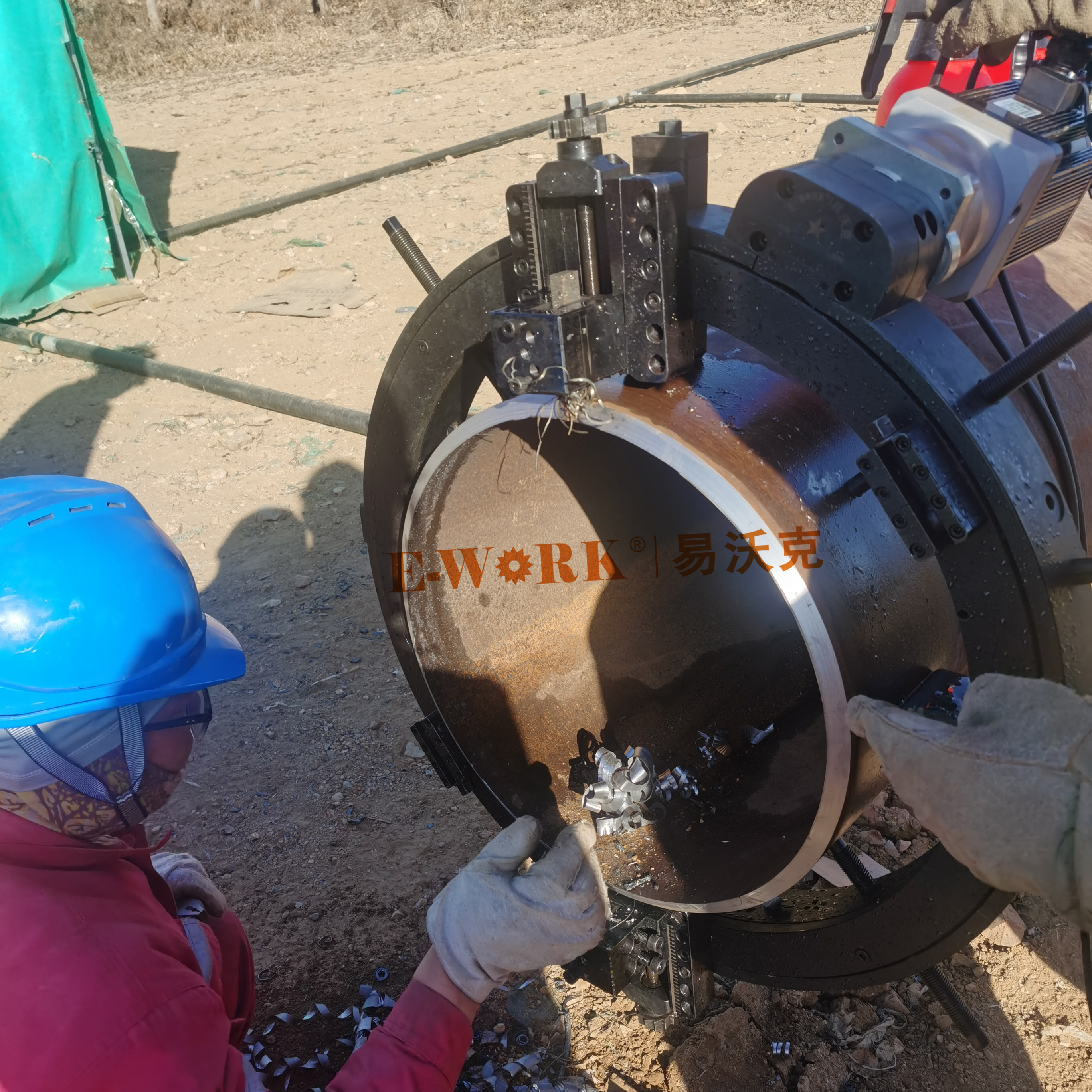 青島泊里輸氣站24寸分瓣式切割坡口機ESCG1824現(xiàn)場應(yīng)用